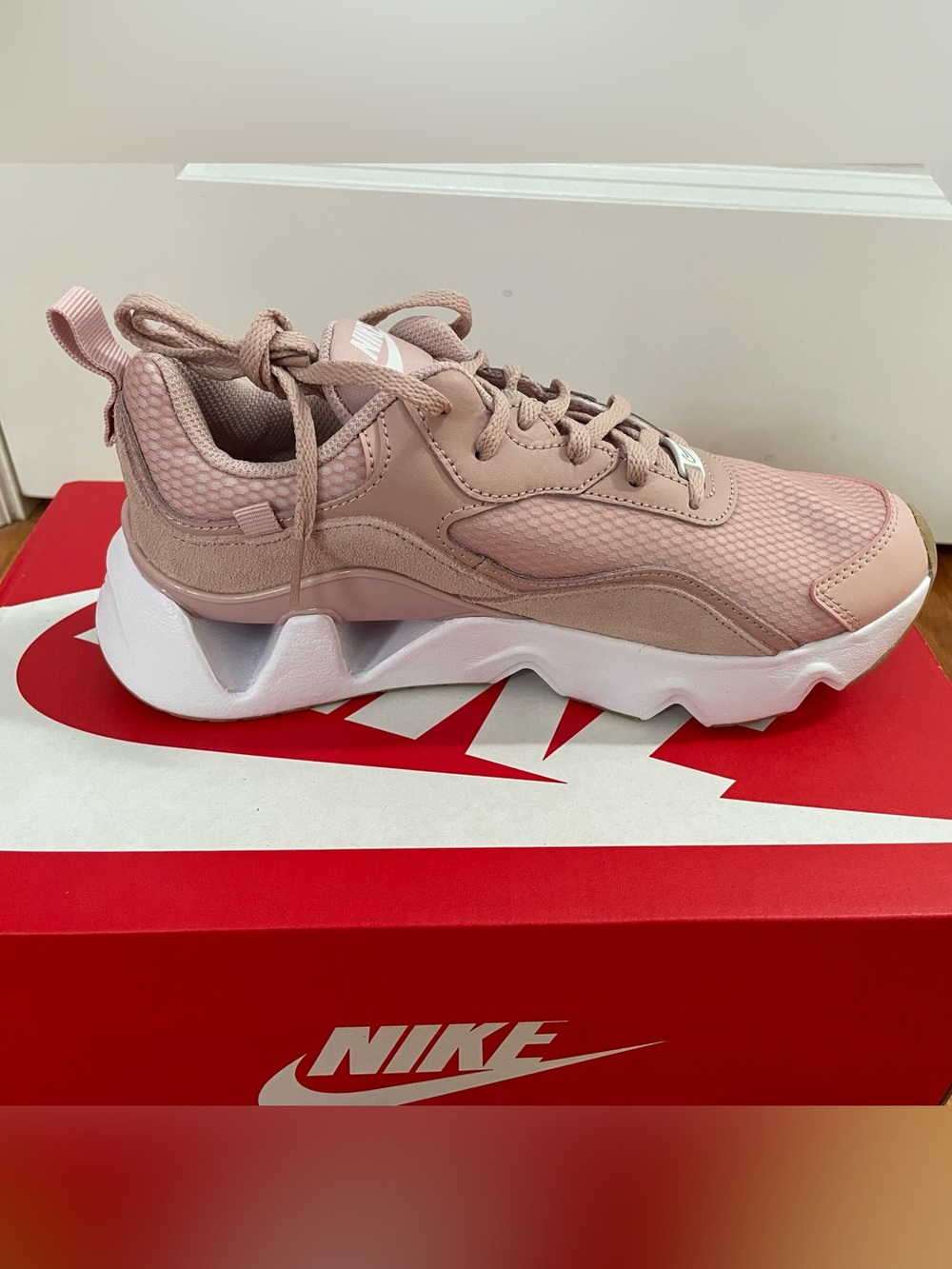 Nike RYZ 365 II Women’s Sneakers Pink Oxford Summit White Size 7.5 NIB